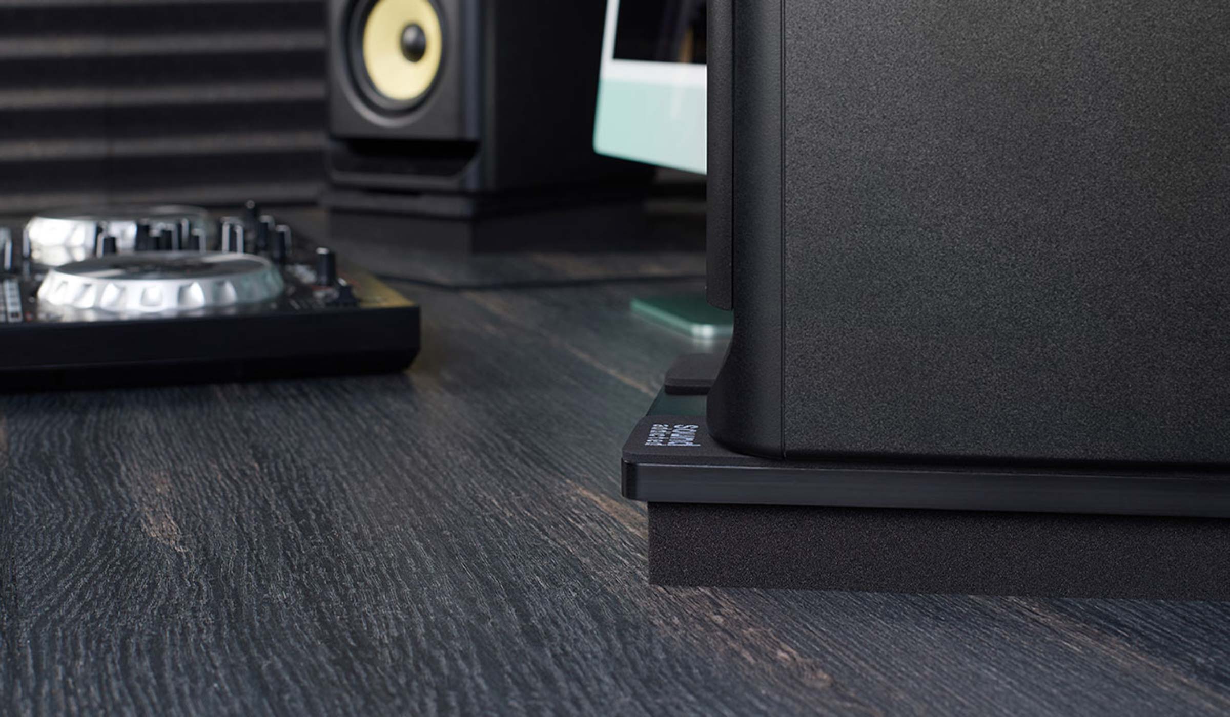 Sound Addicted VibeBoss p5 - Speaker platform stand