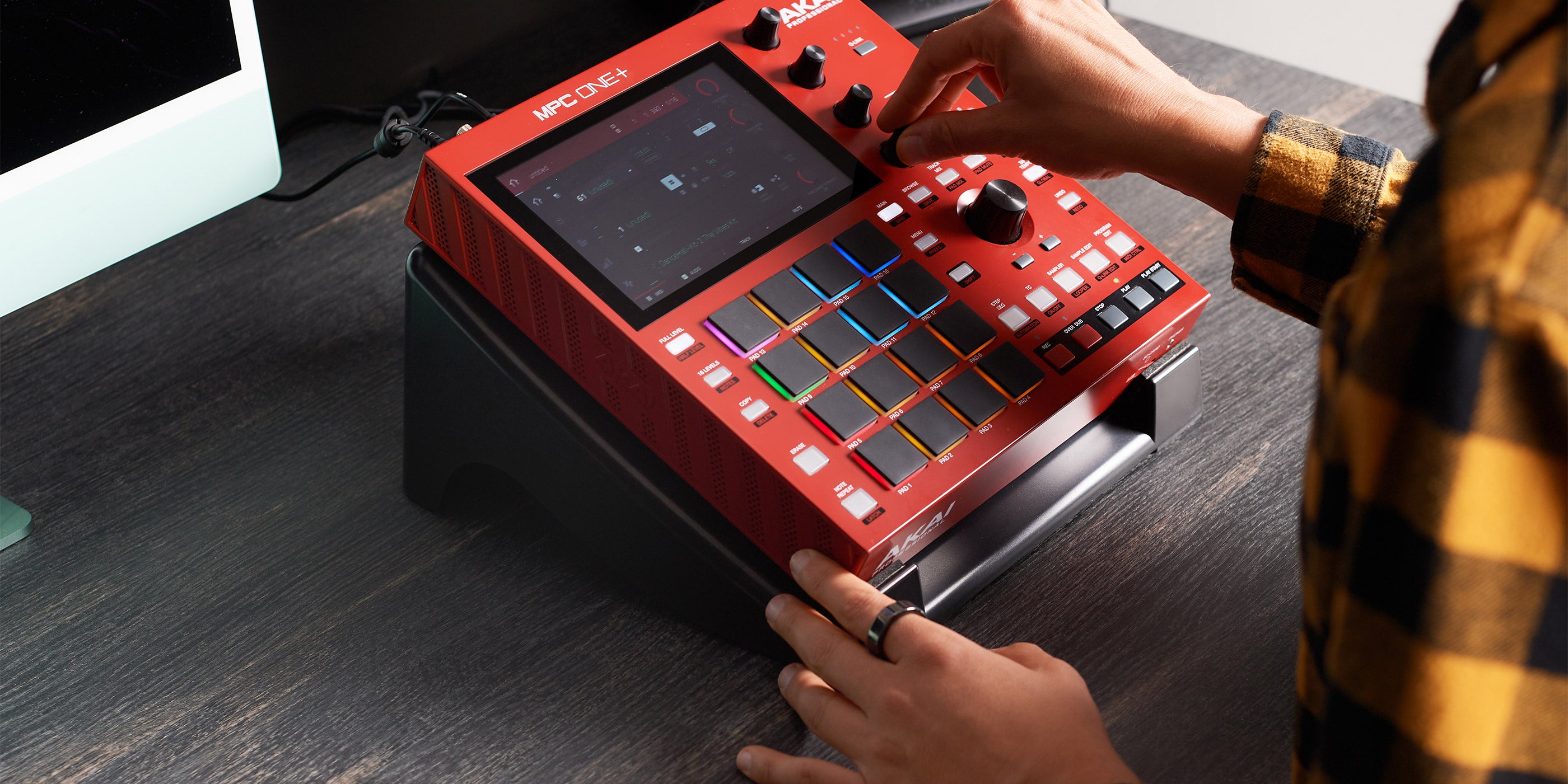 MPC ONE + Stand
